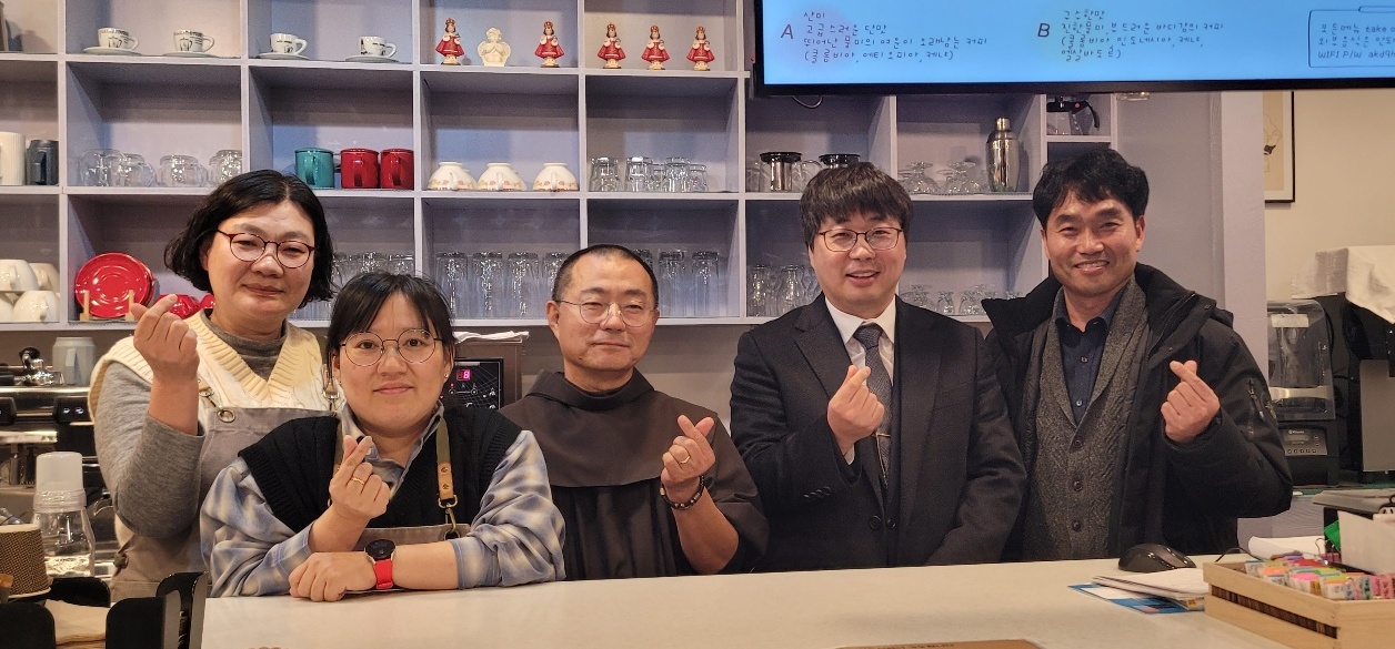 강원 강릉시약, 복지시설에 사랑의 장학금 100만원 전달