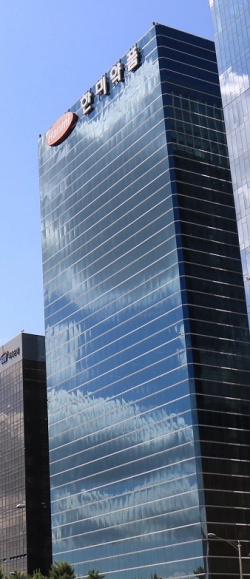 국내 개발 첫 GLP-1 비만약 나올까...한미약품, 허가 신청