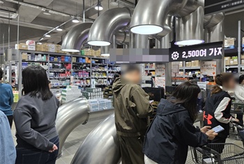 1호 창고형약국 불법 전용 논란 일단락…위반건축물 해제