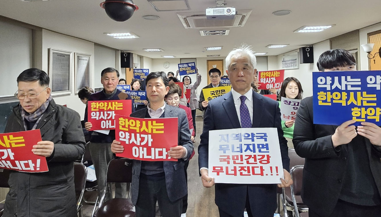 [서울 금천] "600평 창고형약국 오픈, 똘똘 뭉쳐 대응"