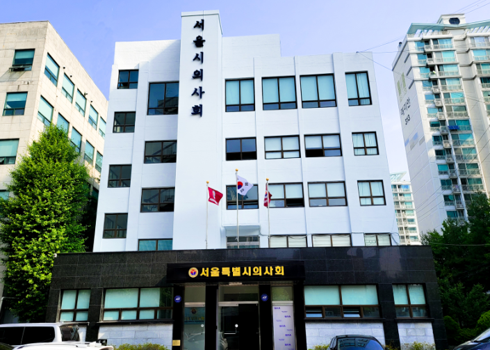 의사단체 "약 배송·선택분업하자"…약사회 성분명 주장에 맞불