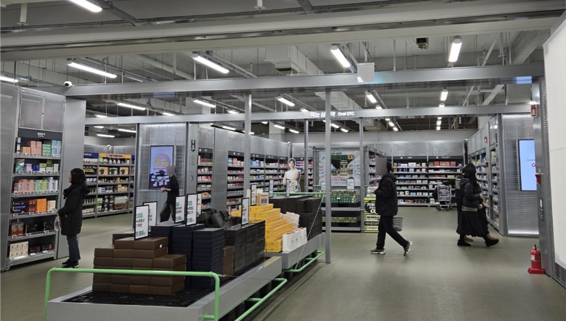 금천 창고형약국 "둘러보고, 비교하고…이런 약국도 있어야"