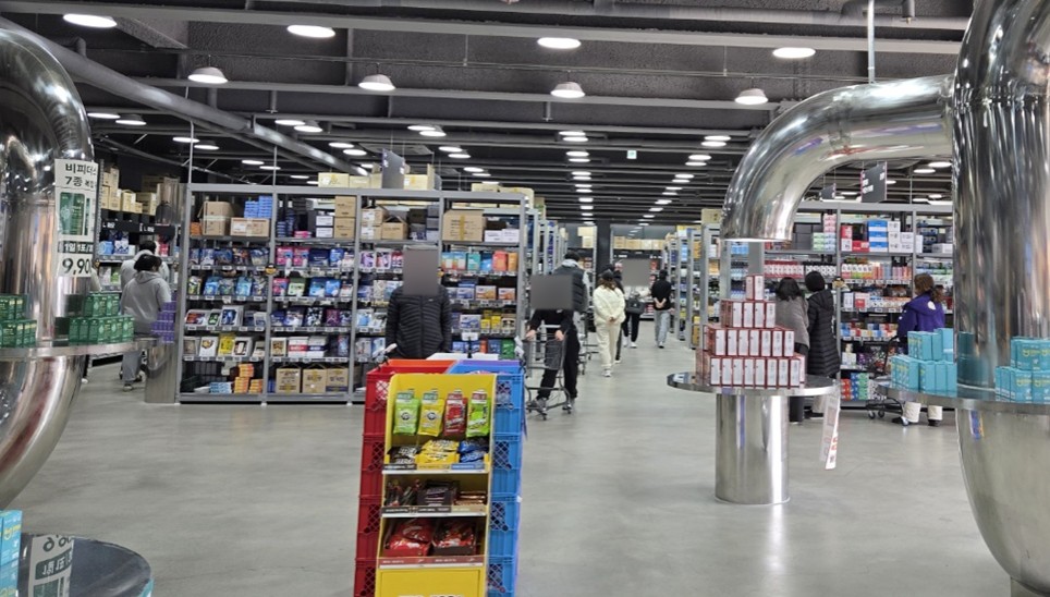 네트워크 창고형?...메가타운약국 연이은 확장에 이목