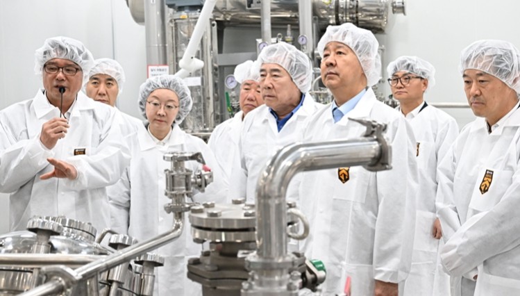 원료약 공장 찾은 구윤철 부총리…현장서 나온 정책 건의는?