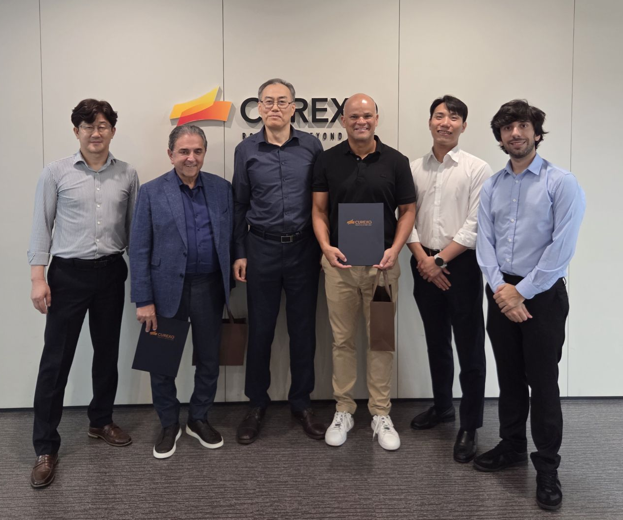 큐렉소, 브라질·파라과이 수술로봇 공급 확대...중남미 공략 - 뉴스 썸네일 이미지